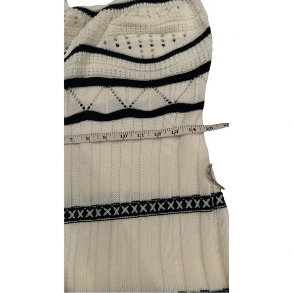 Elegant Cream and Black Knit Dress - Picture 13 of 16